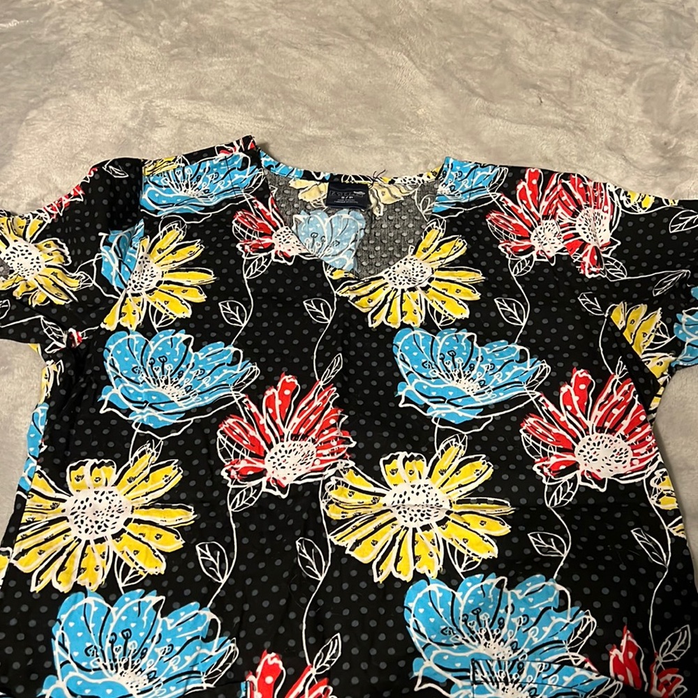 Scrub top